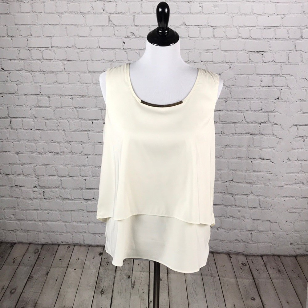 ⭐️ Sz L English Laundry Cream sleeves top⭐️